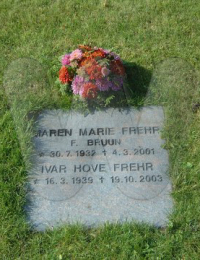 Ivar og Marie Frehrs gravsten